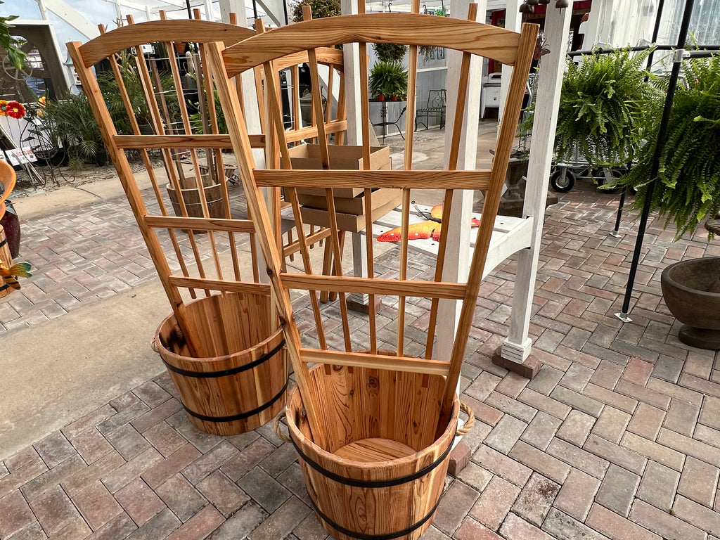 cedar planter and trellis Red Cedar planter with Trellis – Prairie Blossom Nursery
